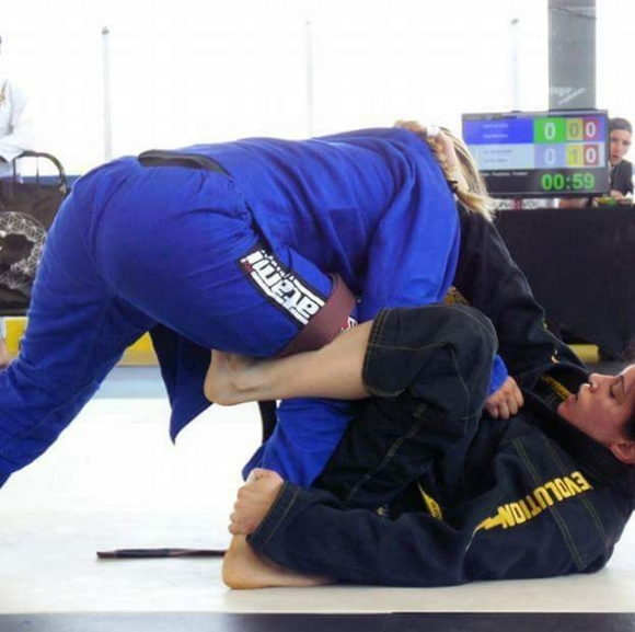 Meet your Posher, Lauren - Picture 2 of 4